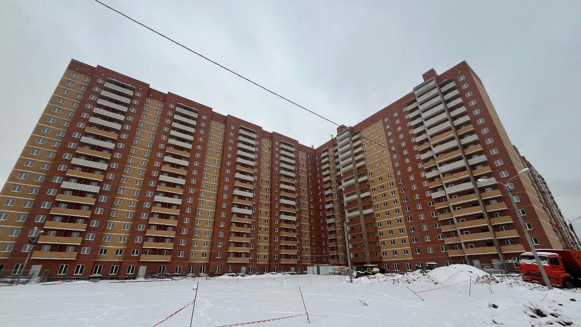 В новом микрорайоне подмосковного Дмитрова заканчивается строительство жилых домов