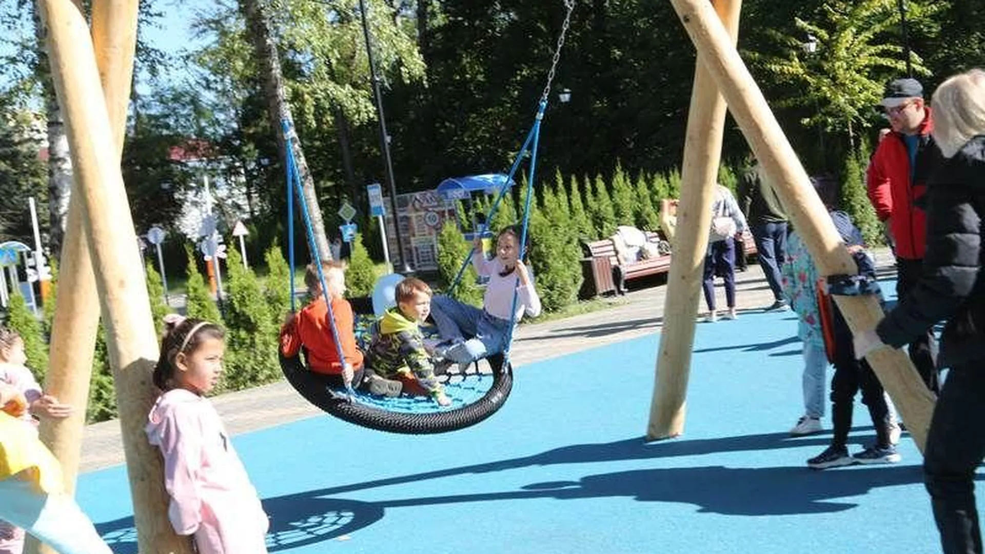В парке «Фабричный» в Дедовске появилась новая детская игровая зона