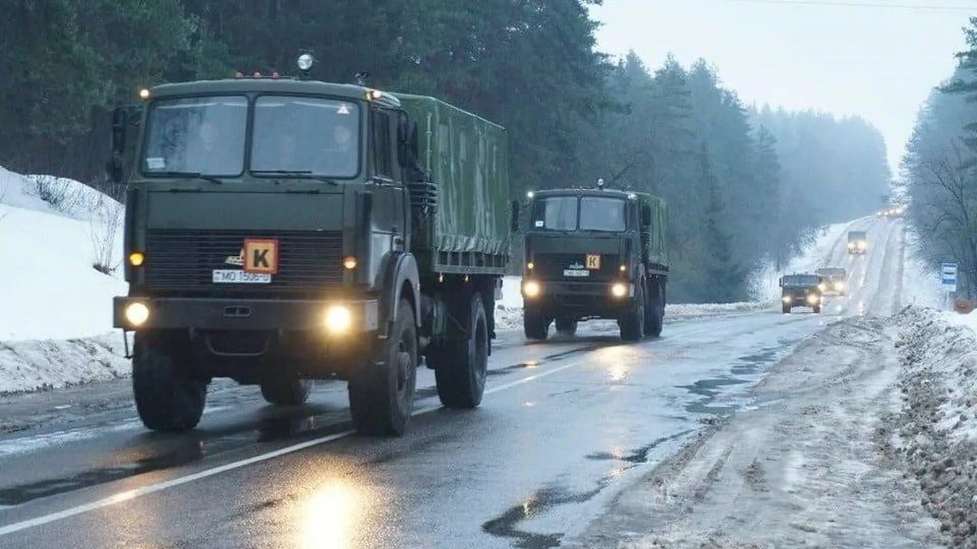 Знаки «Колонна» на армейских грузовиках Белоруссии приняли за военные  символы | 360°