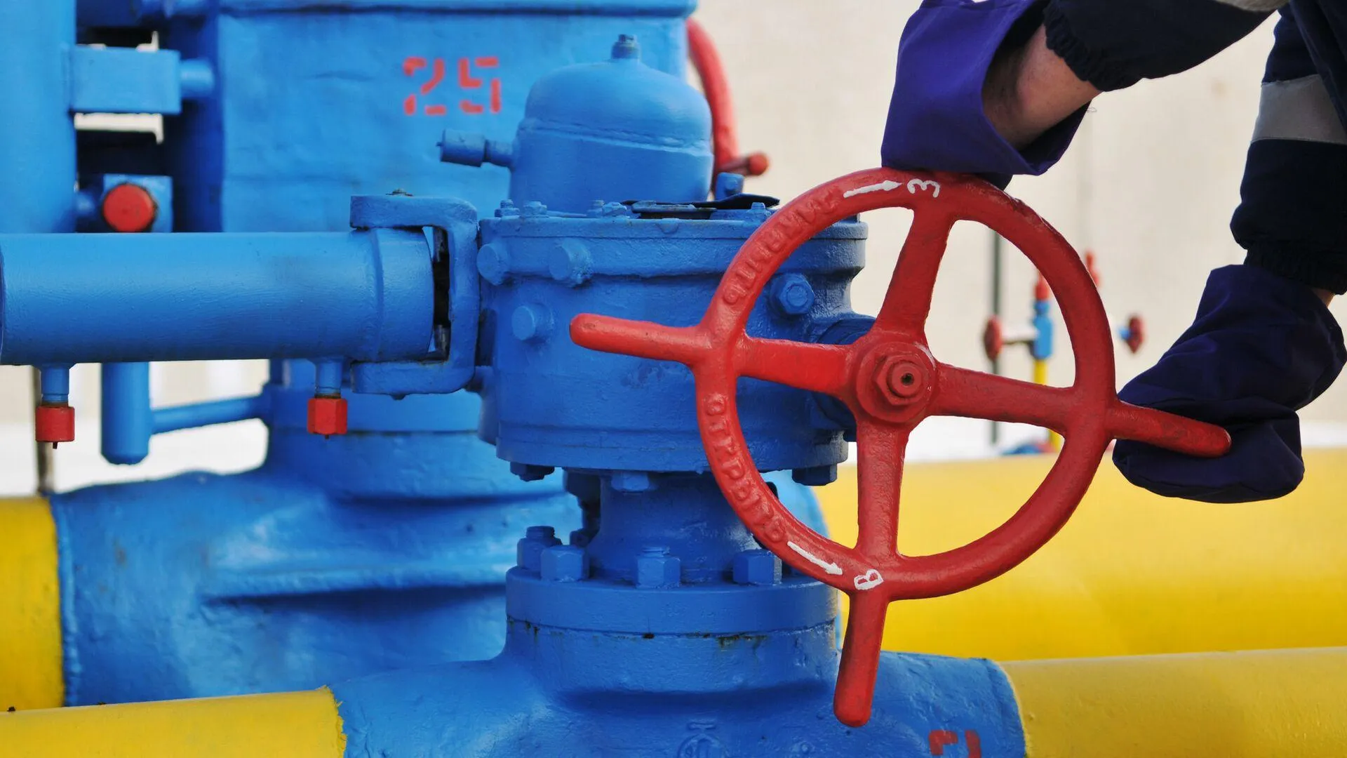 Румынию обвинили в желании нажиться на продаже российского газа Молдавии