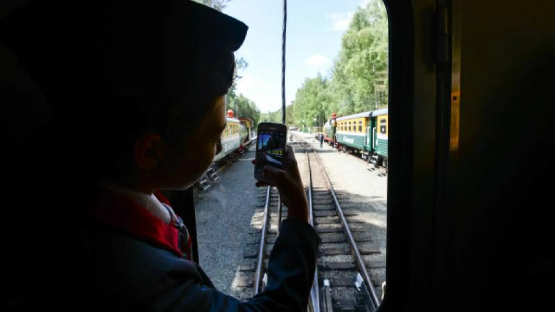 Дети в возрасте 10-17 лет летом смогут ездить на поездах РЖД за полцены