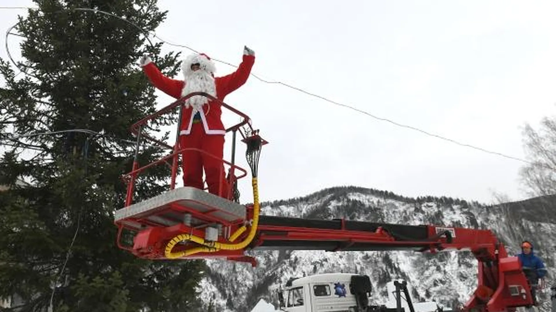 Санта-Клаус из США пролетел над Россией