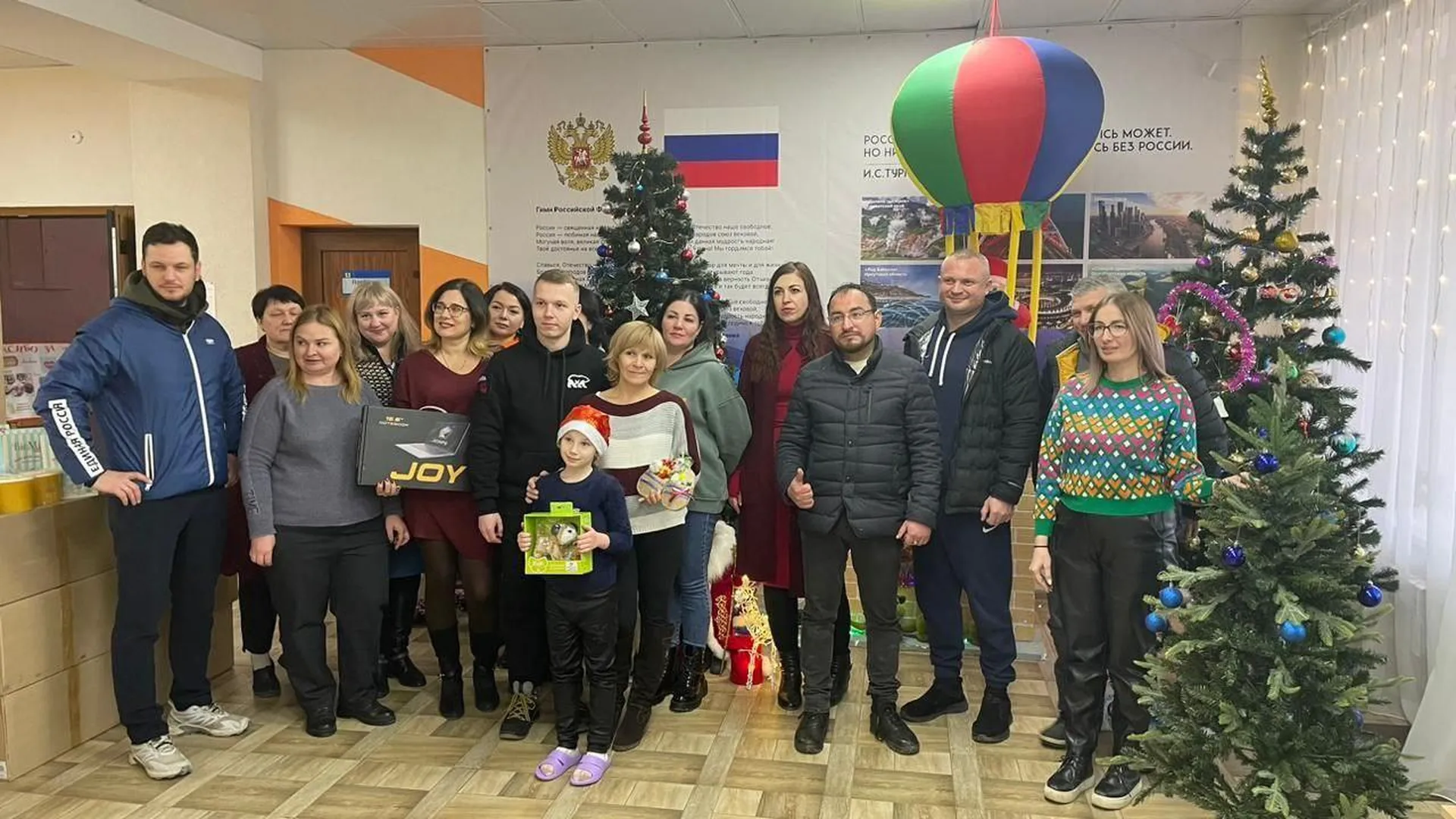 Помощь и новогодние подарки из Щелкова доставили в детские дома ЛНР