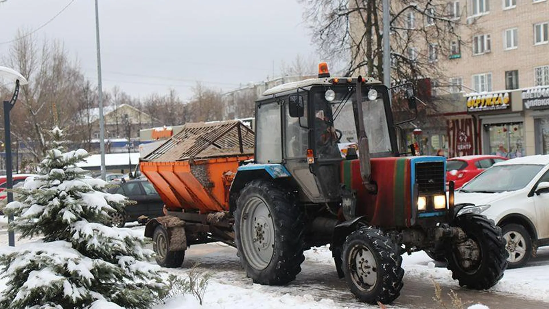 В Пушкино продолжаются работы по устранению последствий ледяного дождя