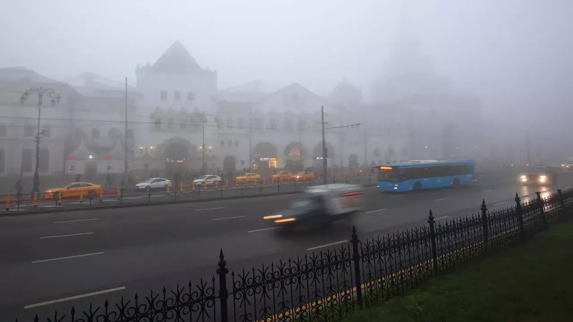 Москва останется в дымке от лесных пожаров до выходных. Но столица устранила беду на ранних подступах
