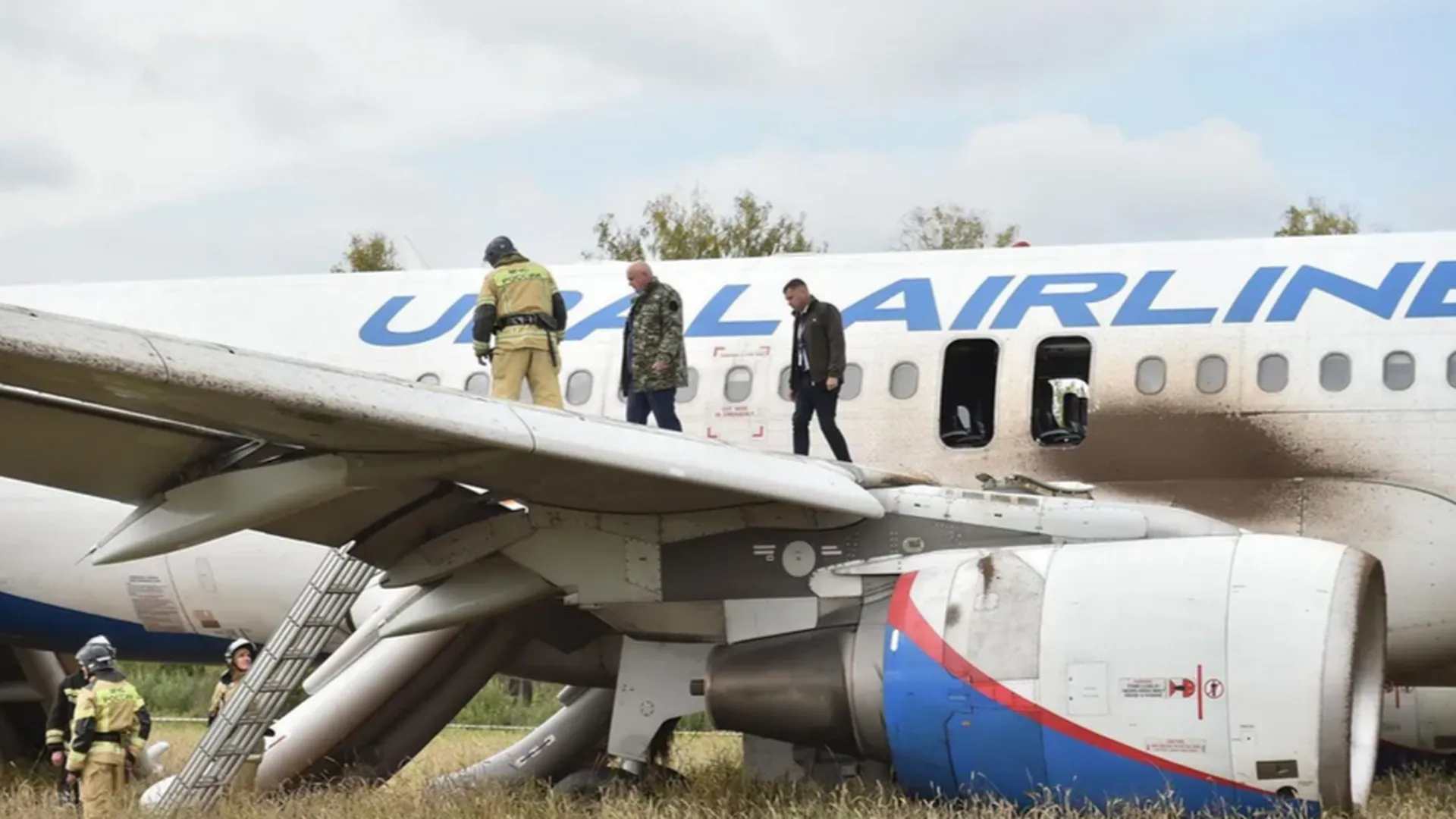 «Пока сидим». Экипаж совершившего экстренную посадку A320 отстранили от полетов