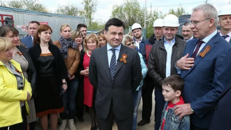 Реконструкцию нового корпуса детской больницы в Подольске обсудил с врачами губернатор