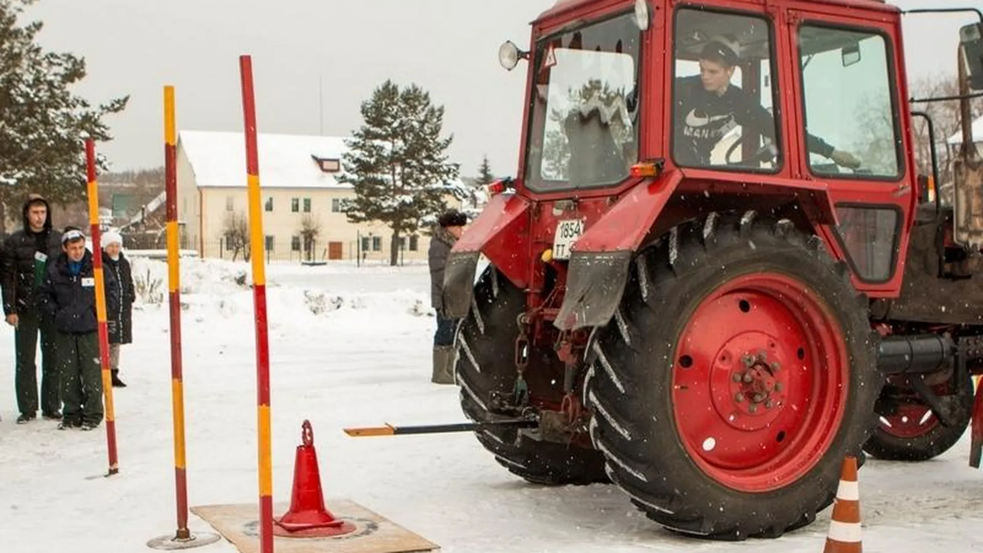 Школа с трактородромом откроется в Озерах