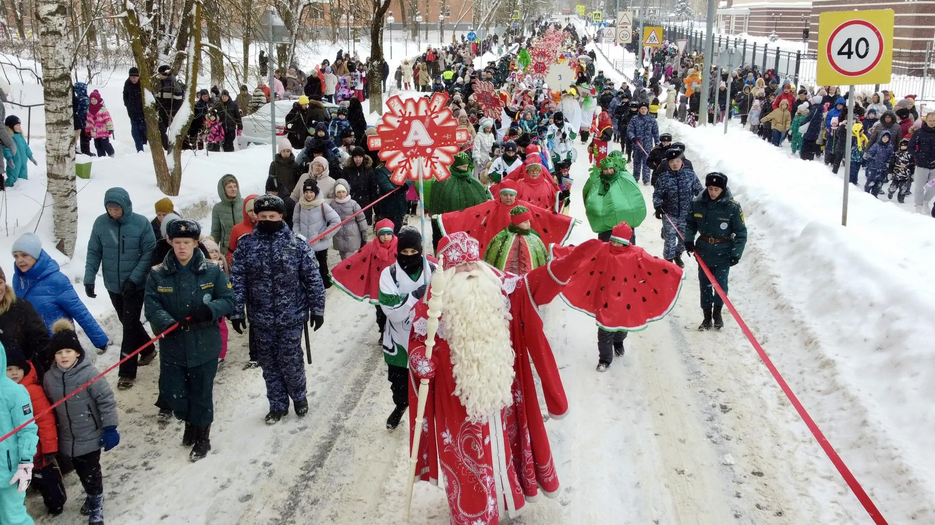 В Клину прошел XIII Зимний новогодний уличный карнавал с участием Деда Мороза из Великого Устюга