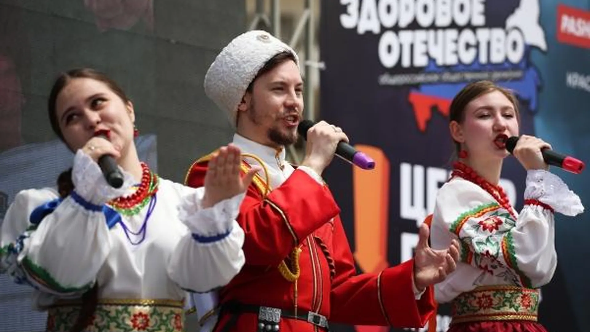 Журналист Шахназаров оценил отмену песен о России на Западе