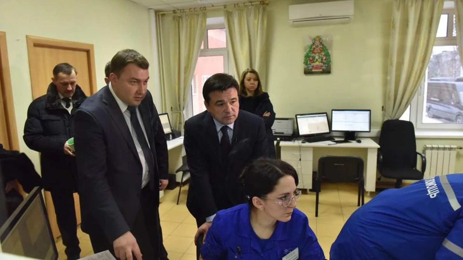 Губернатор проверил работу роддома и станции скорой помощи в Чехове
