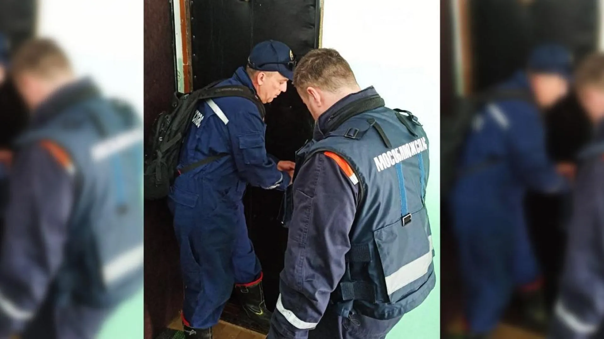 Подмосковные спасатели деблокировали дверь квартиры, где находилась обездвиженная пенсионерка
