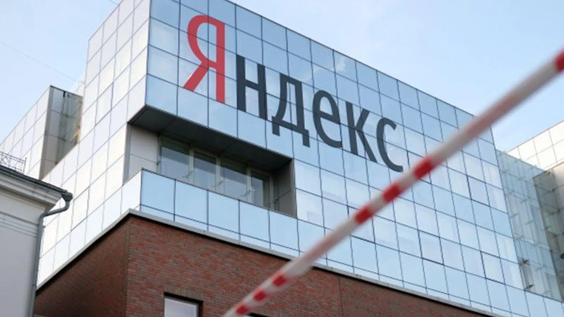 Причиной сбоя в работе сервисов «Тинькофф» и других банков могла стать DDoS-атака на «Яндекс»