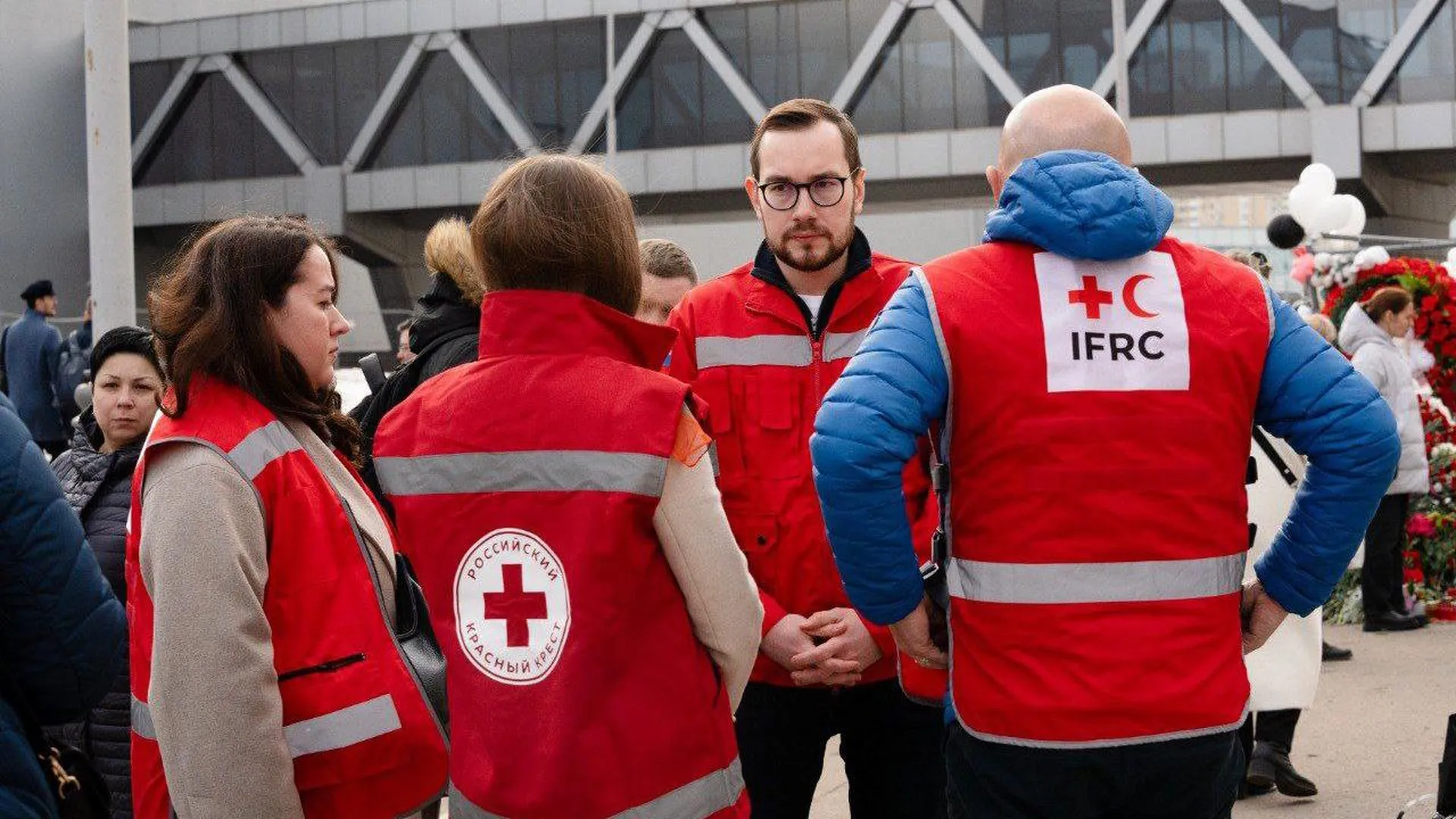Российский «Красный крест» назначил срочную помощь еще 17 пострадавшим в результате теракта в Crocus City Hall