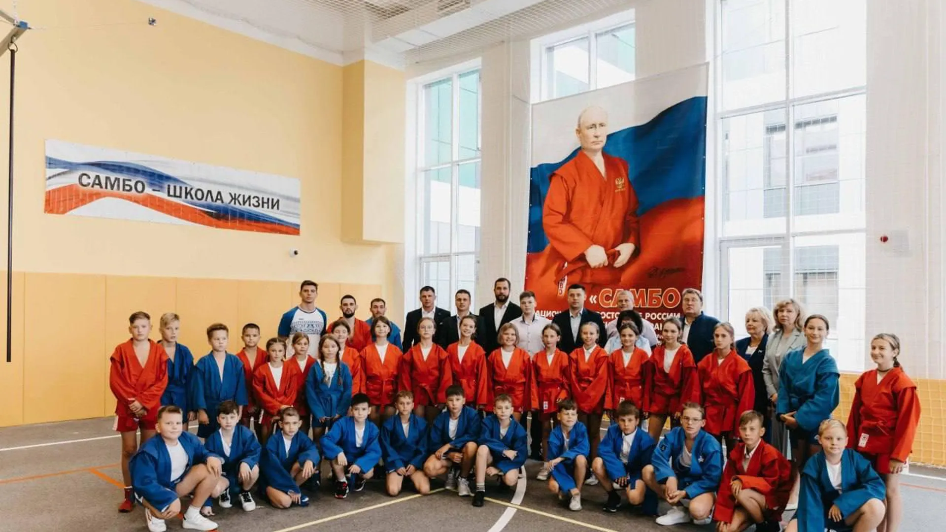 Глава городского округа Чехов рассказал о запуске в школе президентского проекта по обучению самбо