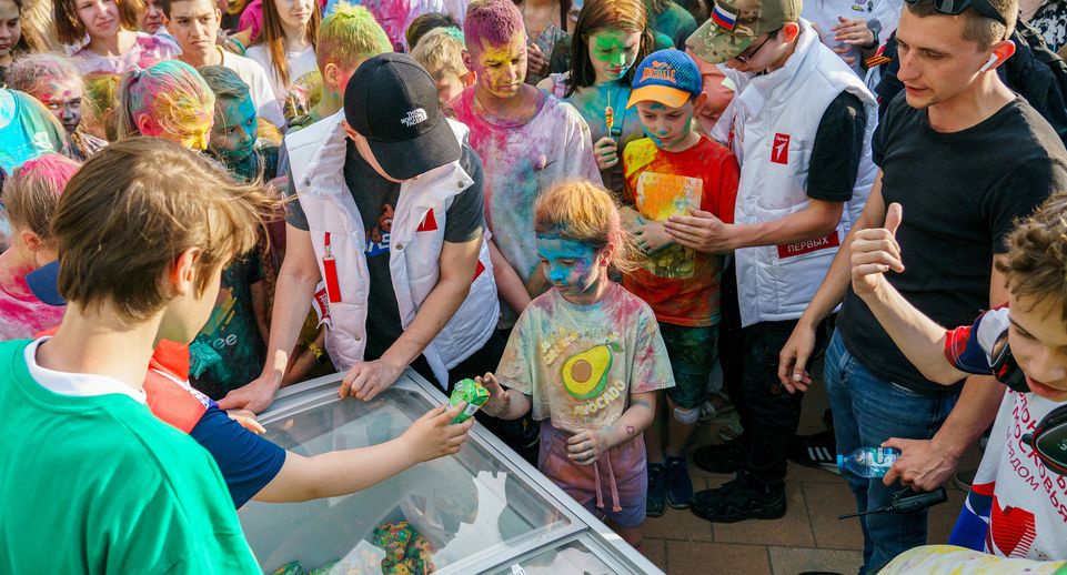 День защиты детей с мастер-классами и шоу пузырей провели в Лобне