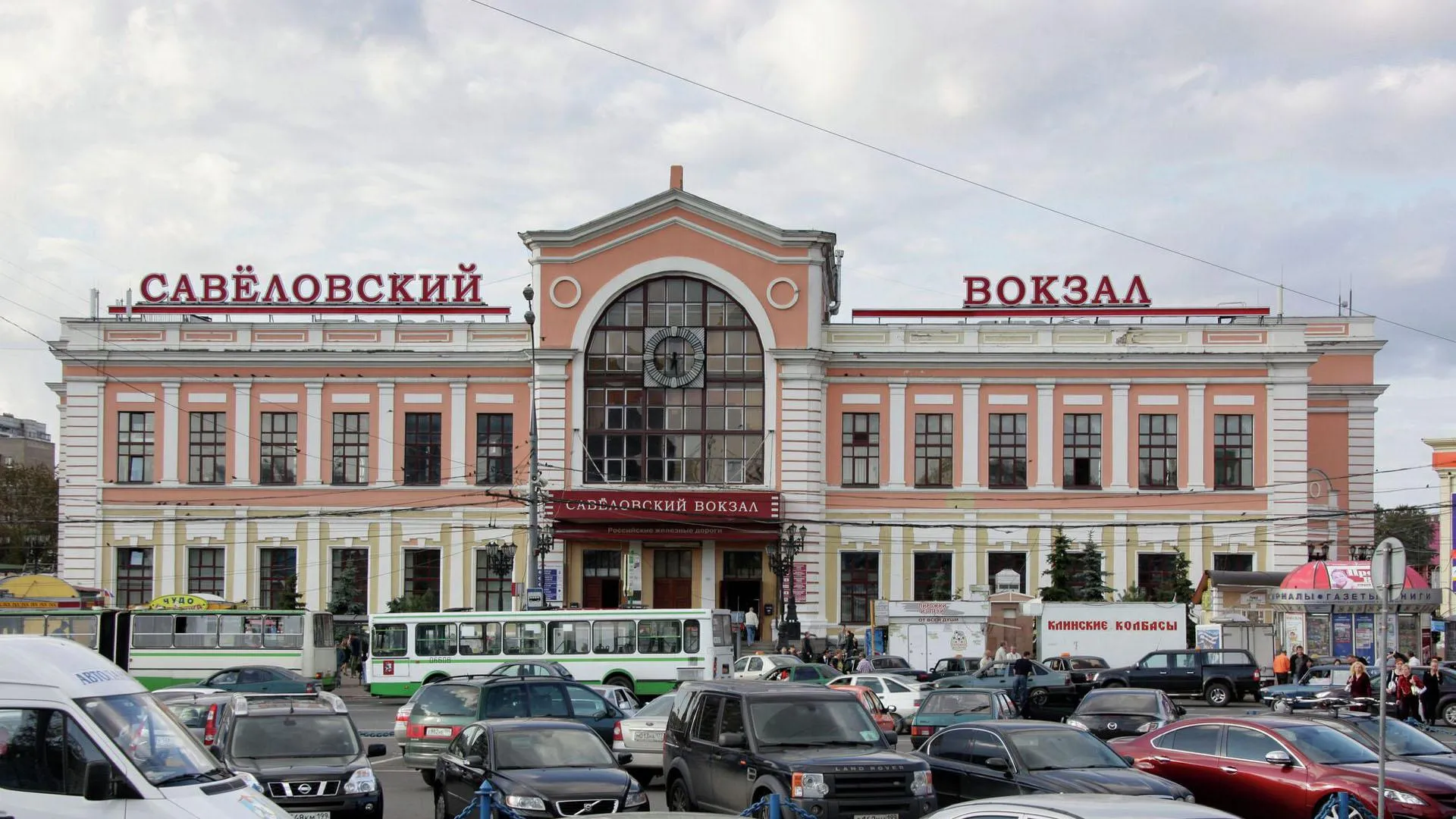 Движение поездов от двух вокзалов Москвы восстановили после сбоя