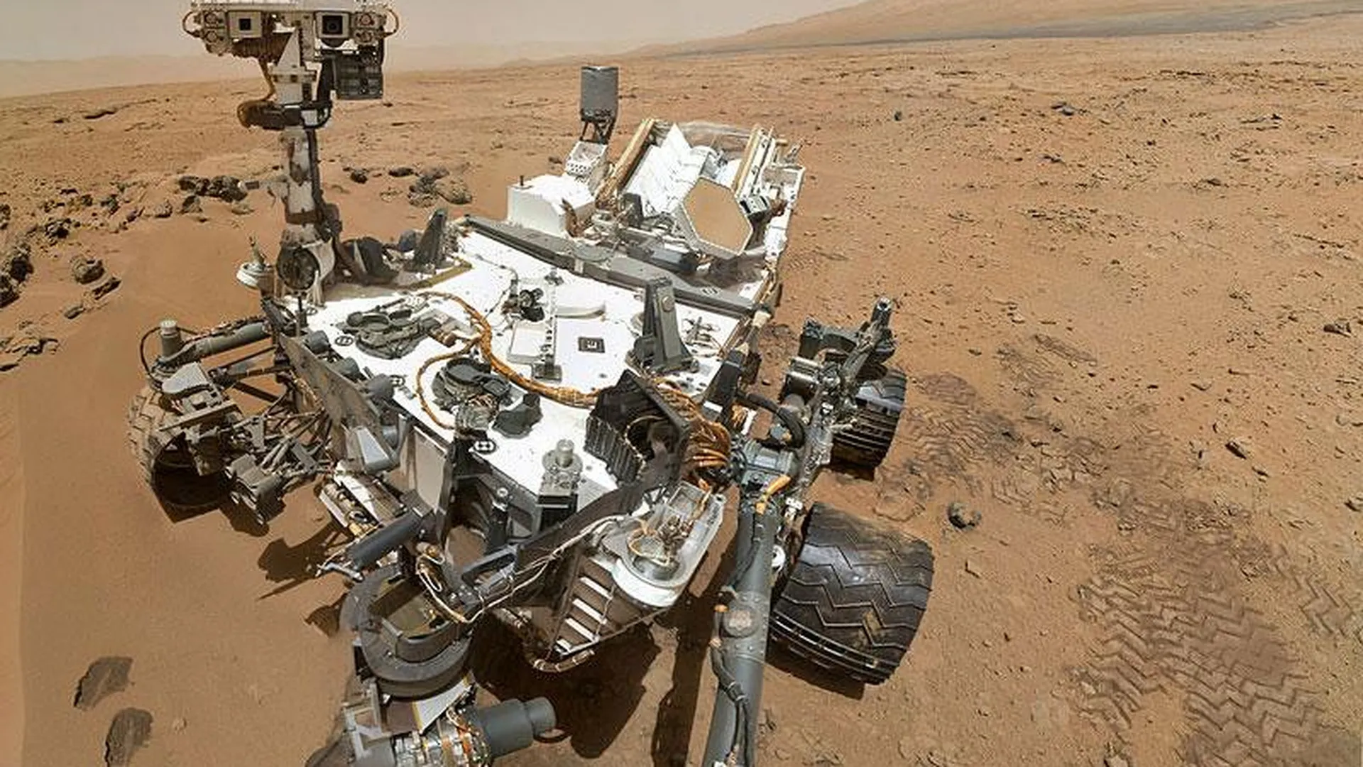 Марсоход Curiosity обнаружил потрескавшуюся глину, которая образуется от дождей