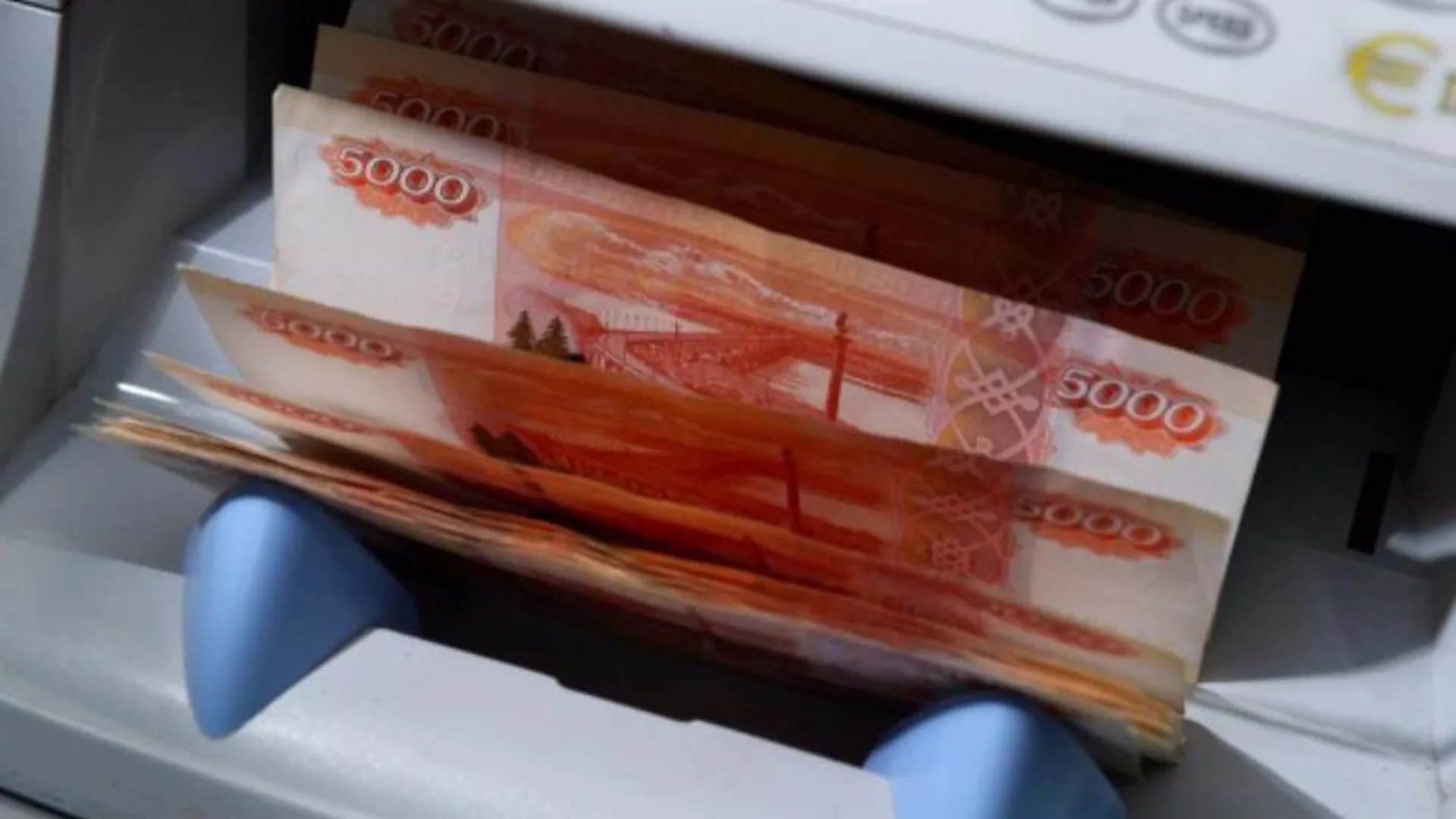 Столичный полицейский обещал отмазать преступника за 3 млн рублей, получил взятку и ушел на пенсию