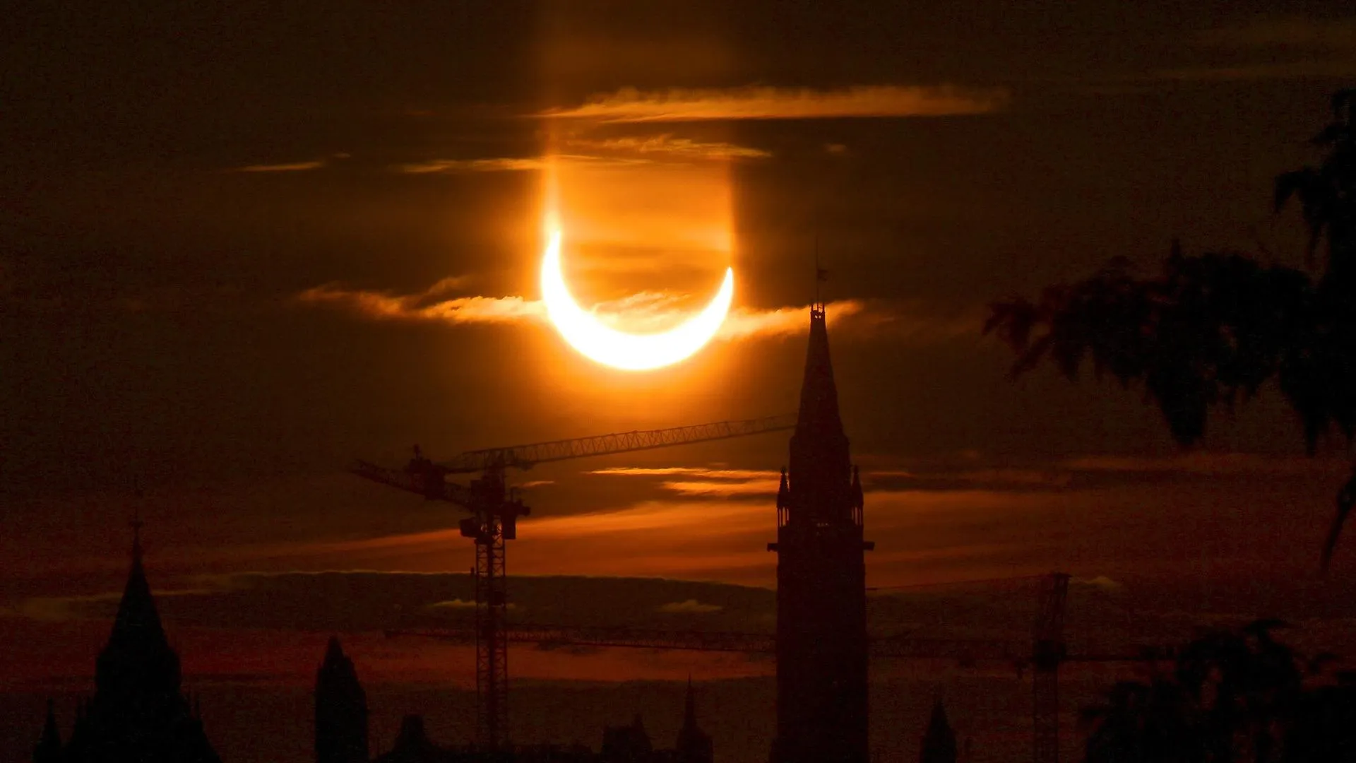 Частное солнечное затмение в Канаде. 2021 год. Фото: Sean Kilpatrick / Keystone Press Agency