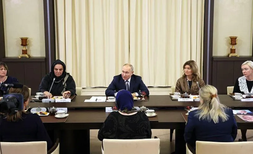 Президент России Владимир Путин встретился с матерями участников спецоперации