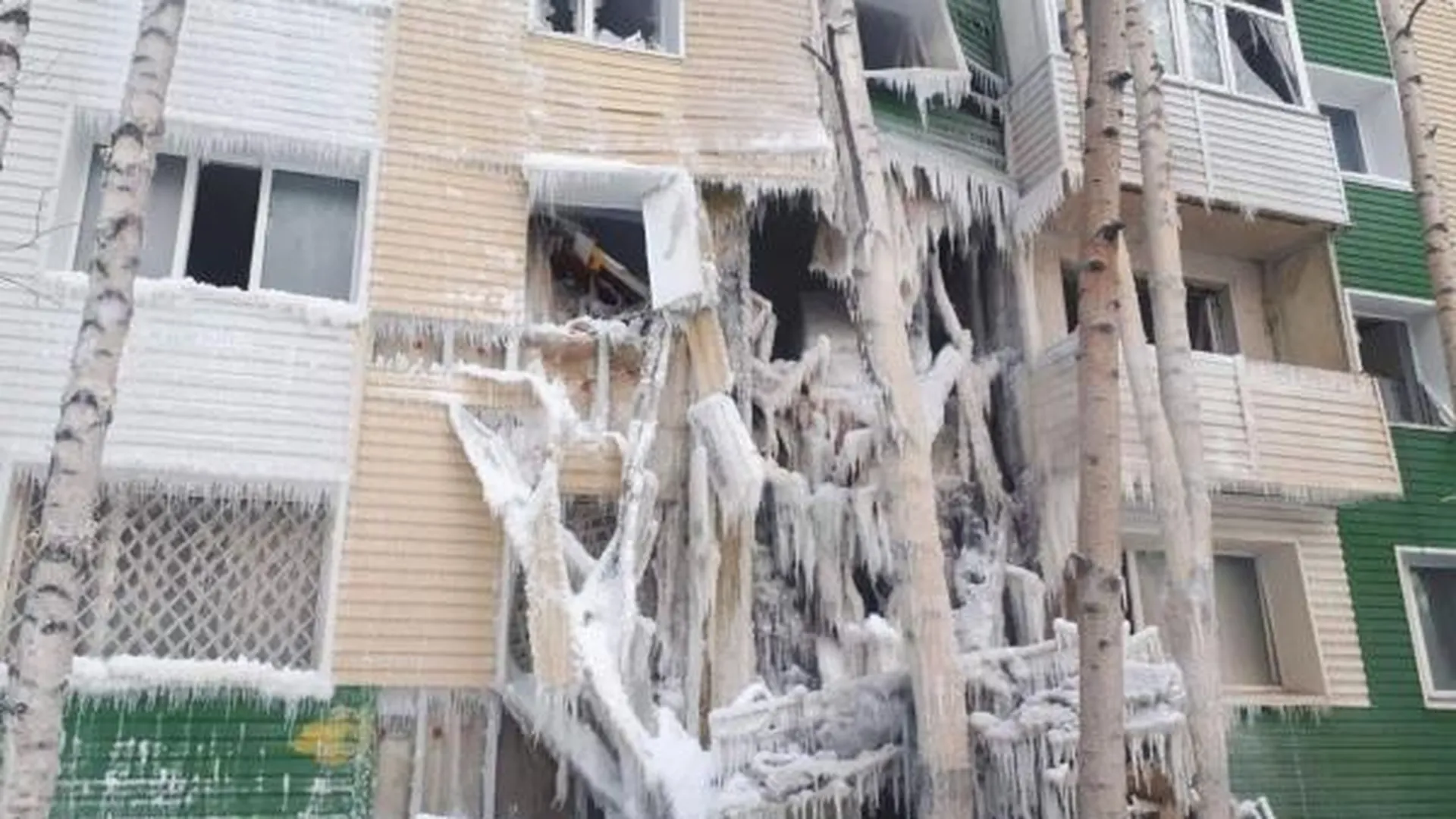 Власти Нижневартовска помогли пострадавшим при обрушении жилого дома