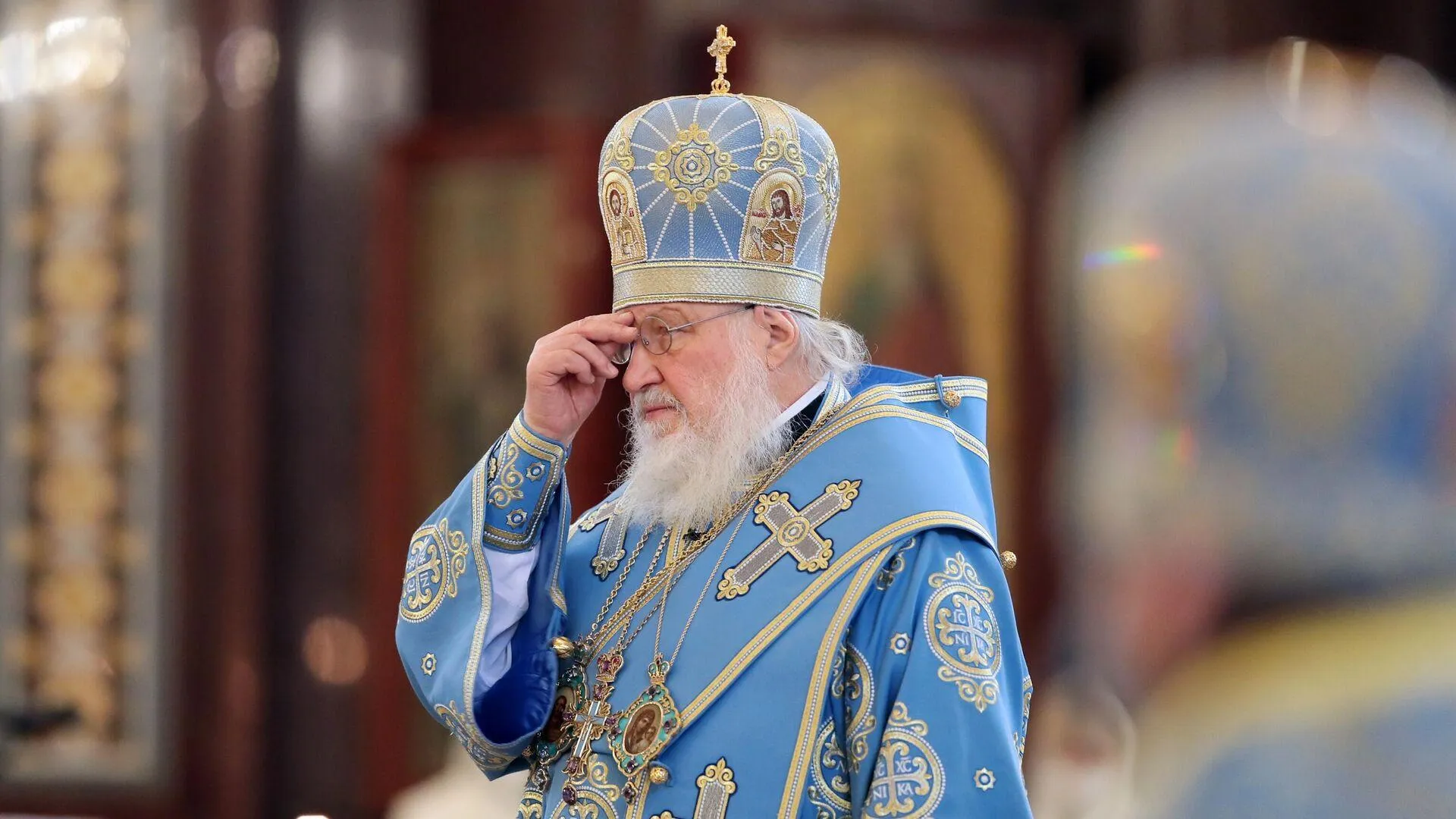 Патриарх Кирилл поздравил женщин с Днем матери, указав на важность почитания родителей