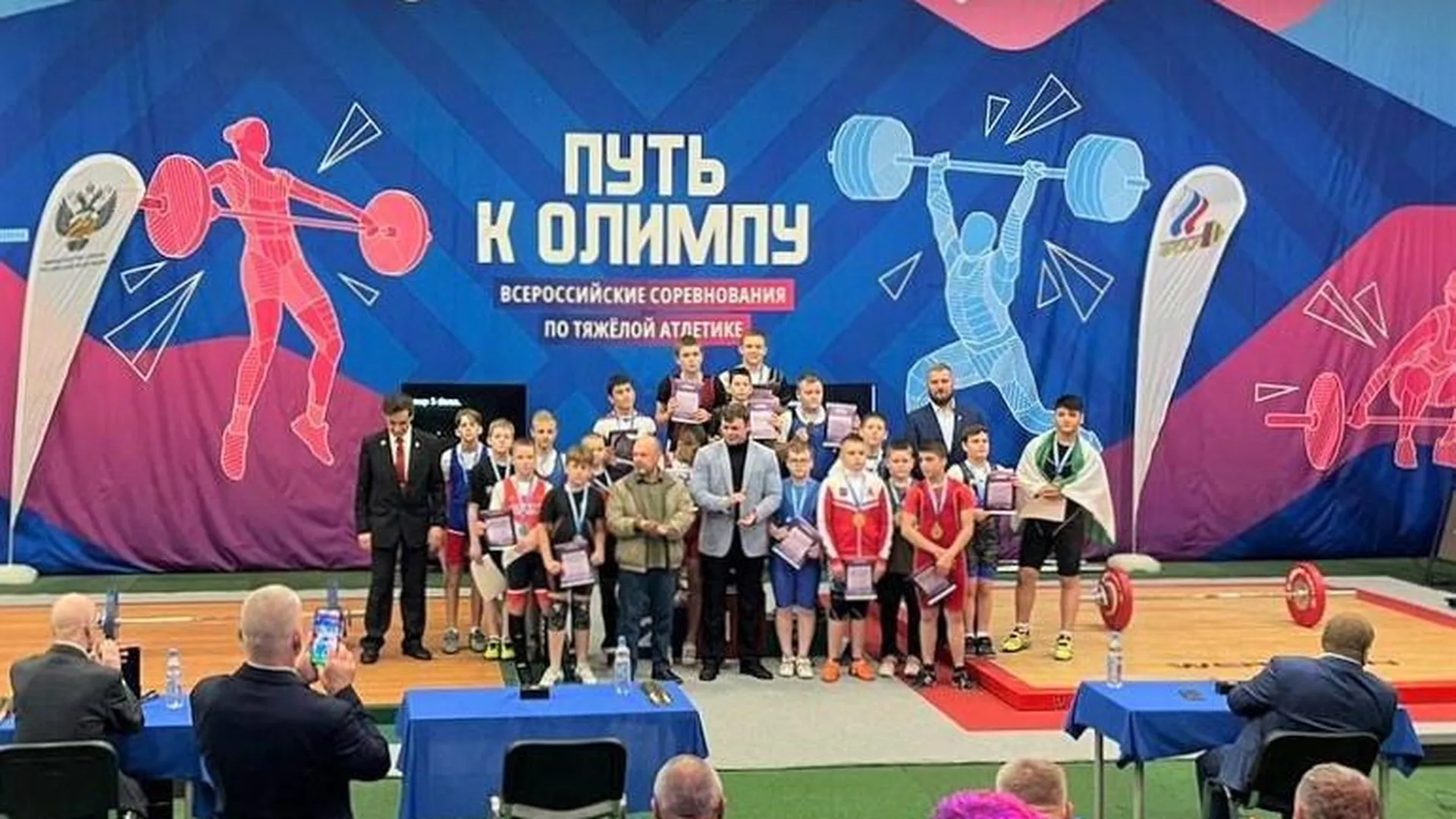 Тяжелоатлеты из Электростали возглавили тройку лидеров на Всероссийском турнире