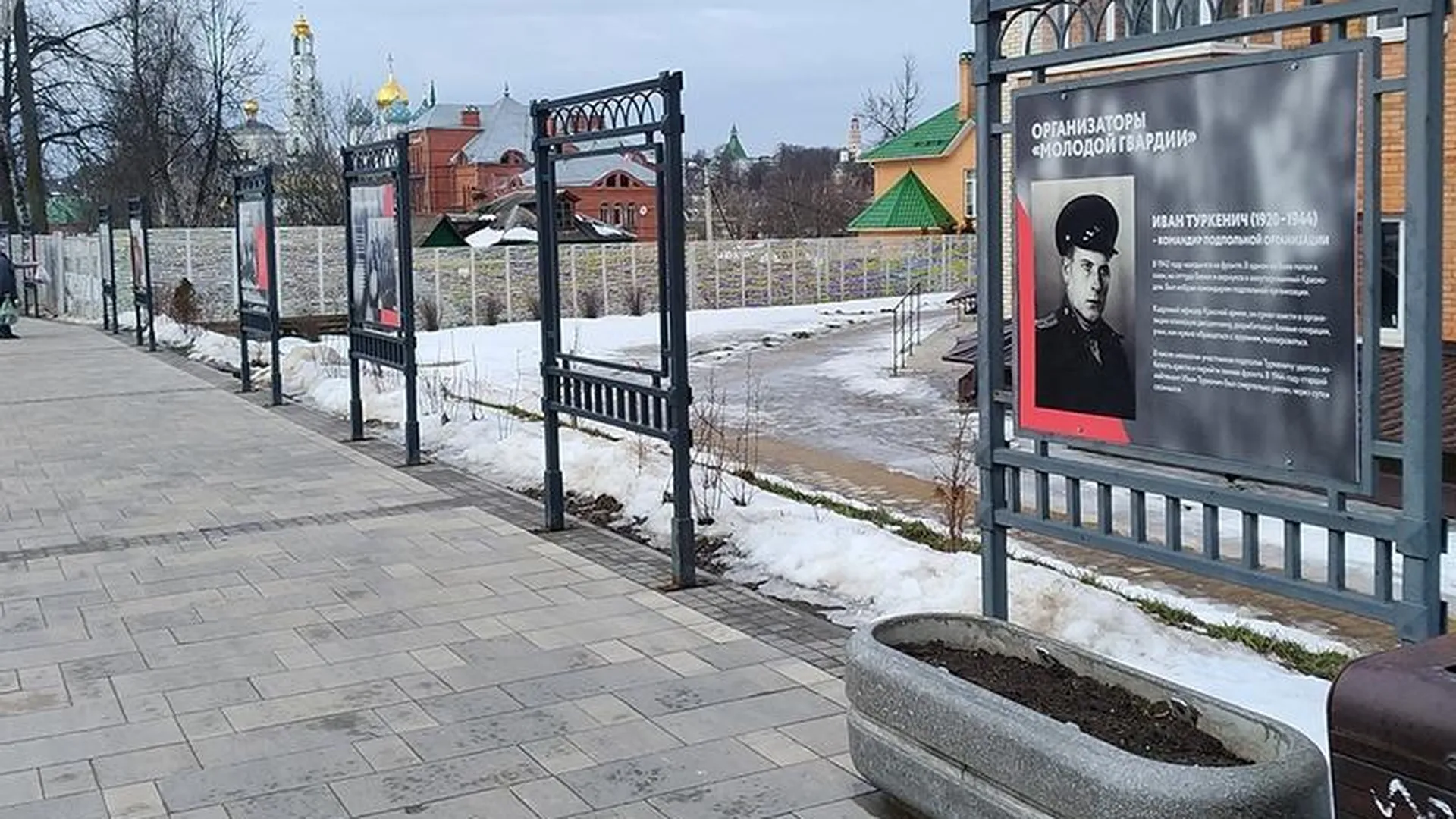 Вандалы уничтожили часть новой выставки, посвященной героям ВОВ, в Сергиевом Посаде