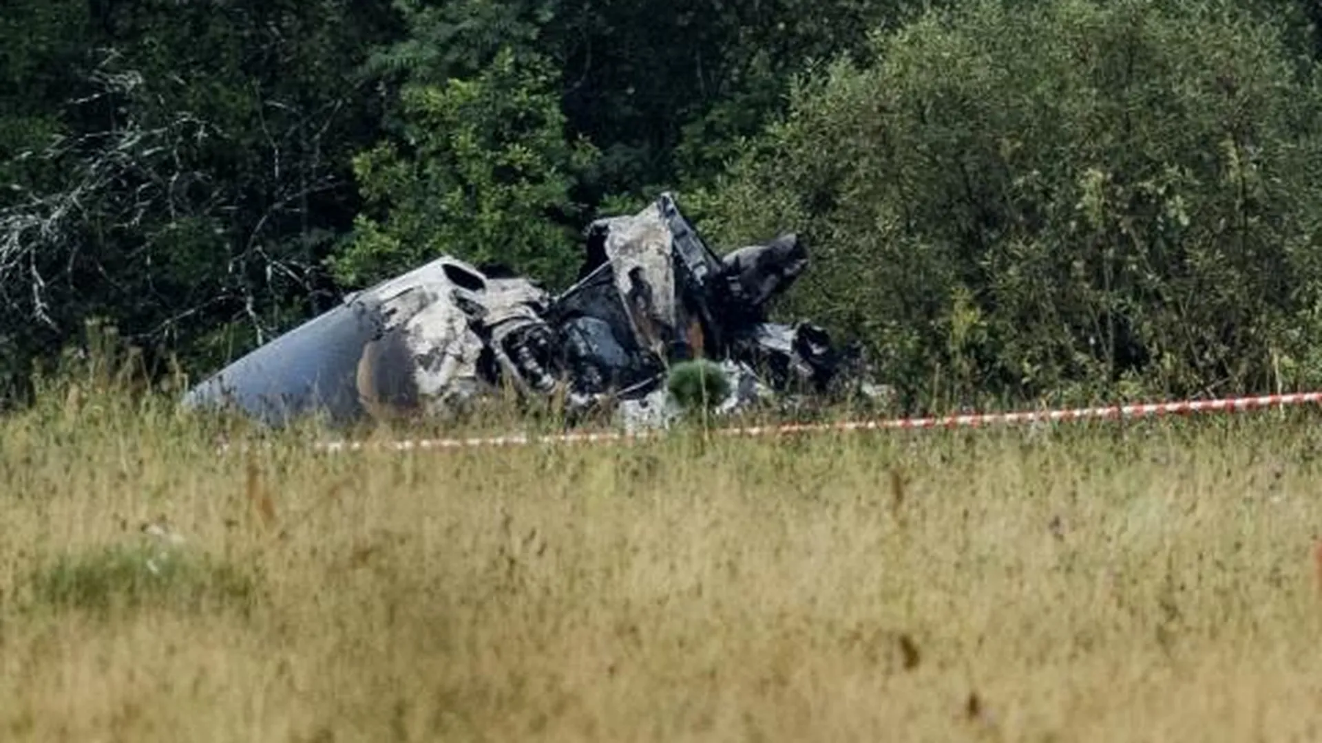 Обломки самолета Пригожина увезли в грузовике с места крушения