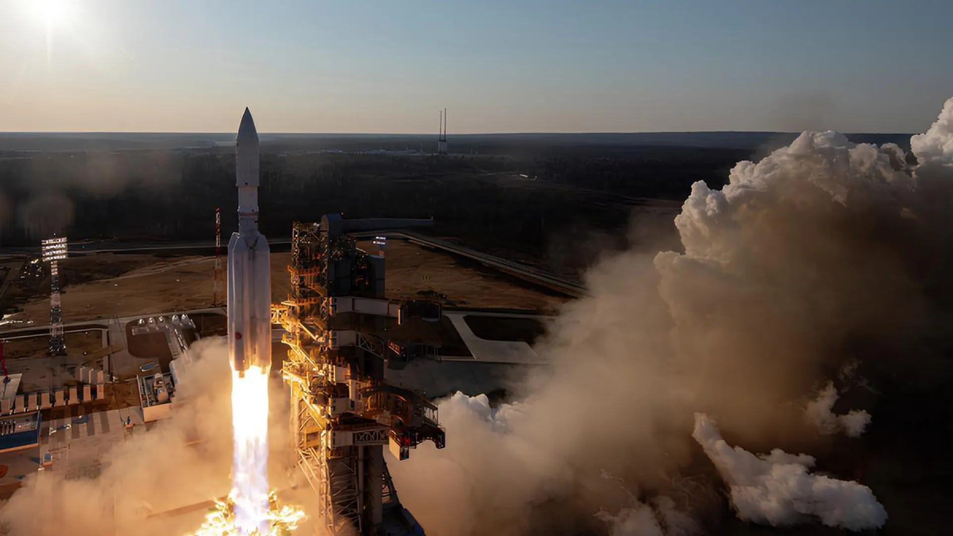Запуск первой летной ракеты космического назначения «Ангара-А5» с разгонным блоком «Орион» с космодрома Восточный