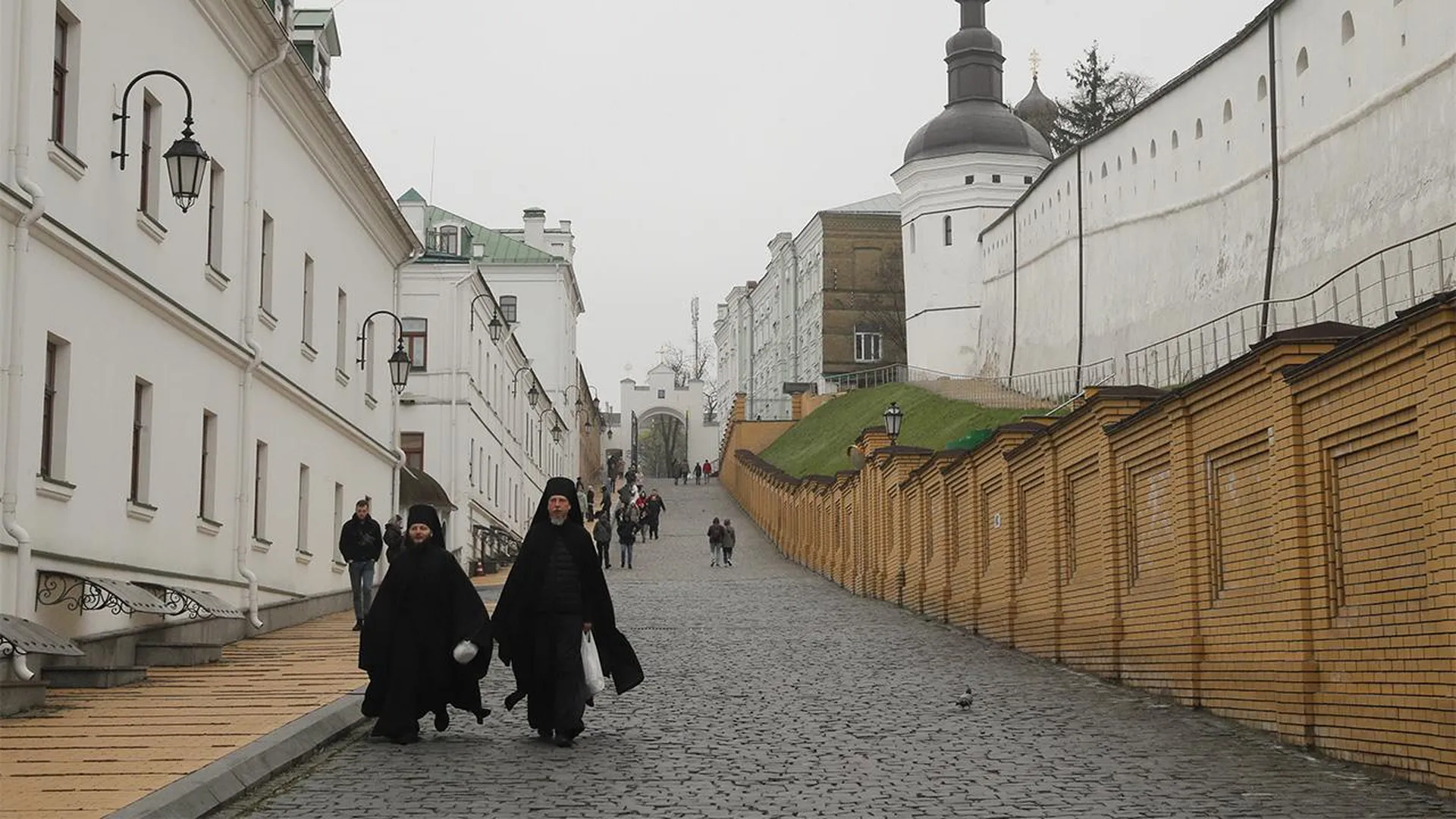 Эксперт по православию Фролов: Киев продолжит гонения на УПЦ, несмотря на отделение от РПЦ