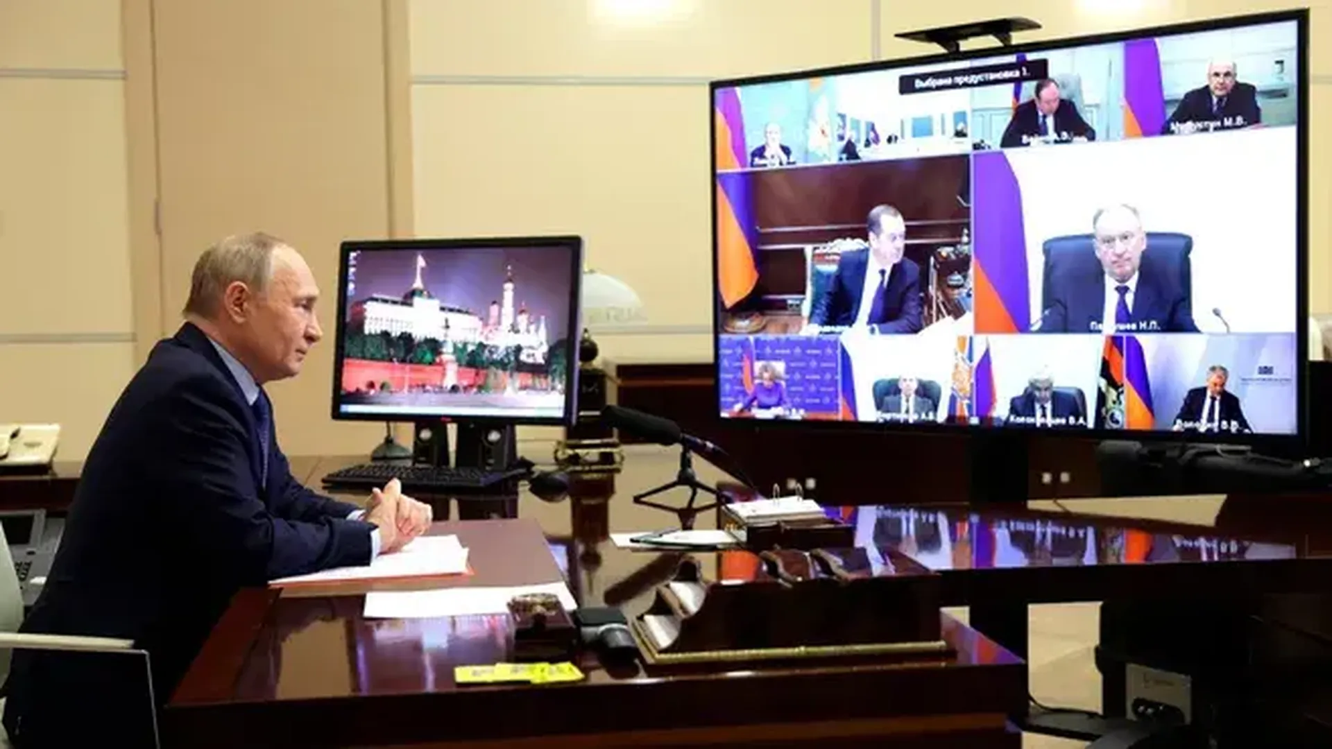 Путин в режиме ВКС провел оперативное совещание с членами Совбеза