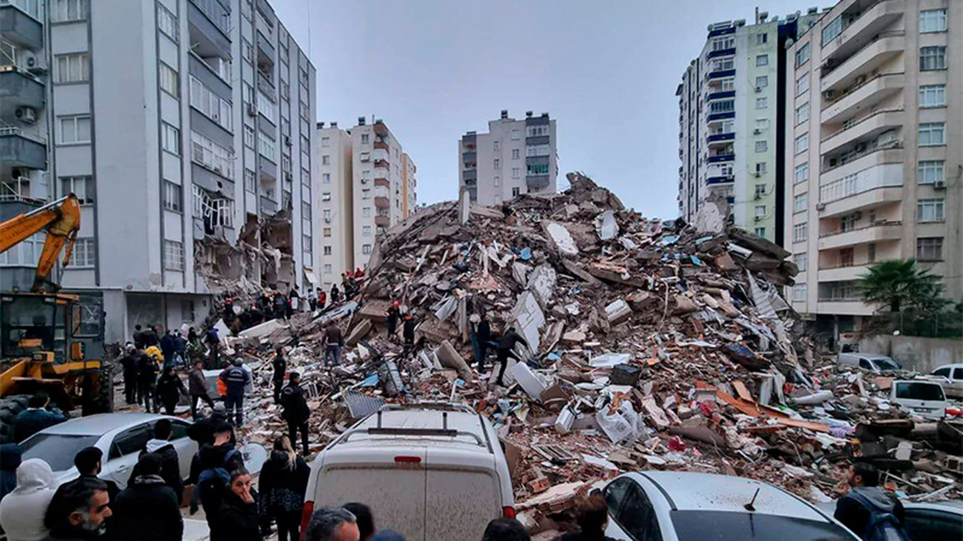 «Проснулись от гула и тряски»: россияне рассказали, как пережили землетрясение в Турции