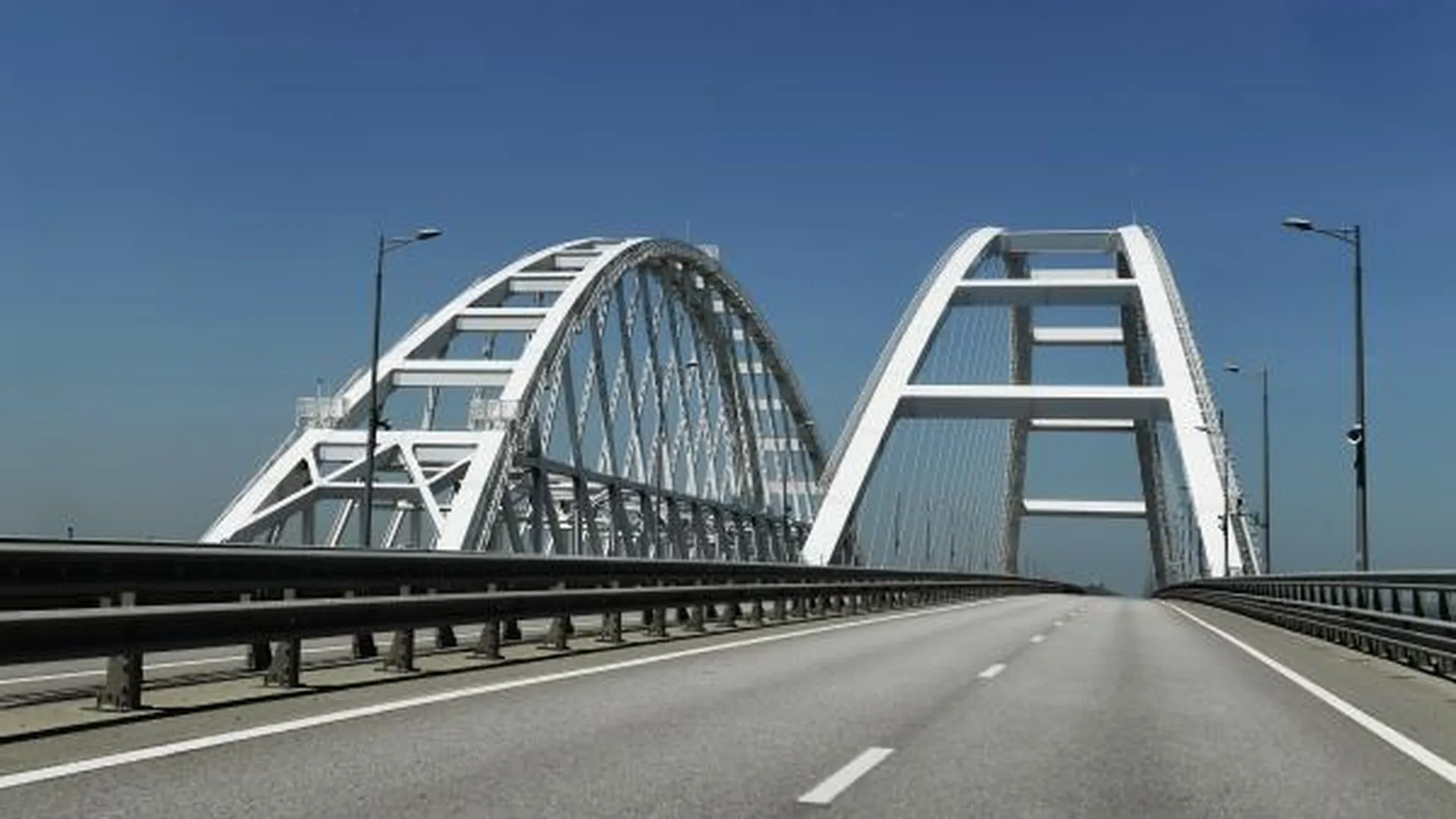 Крымский мост временно закрывали для проезда машин