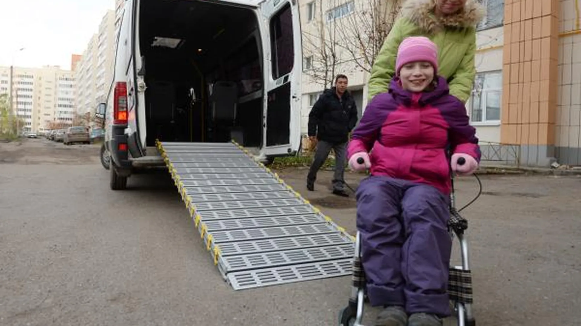 Красно-Дубравский интернат получил микроавтобус для инвалидов
