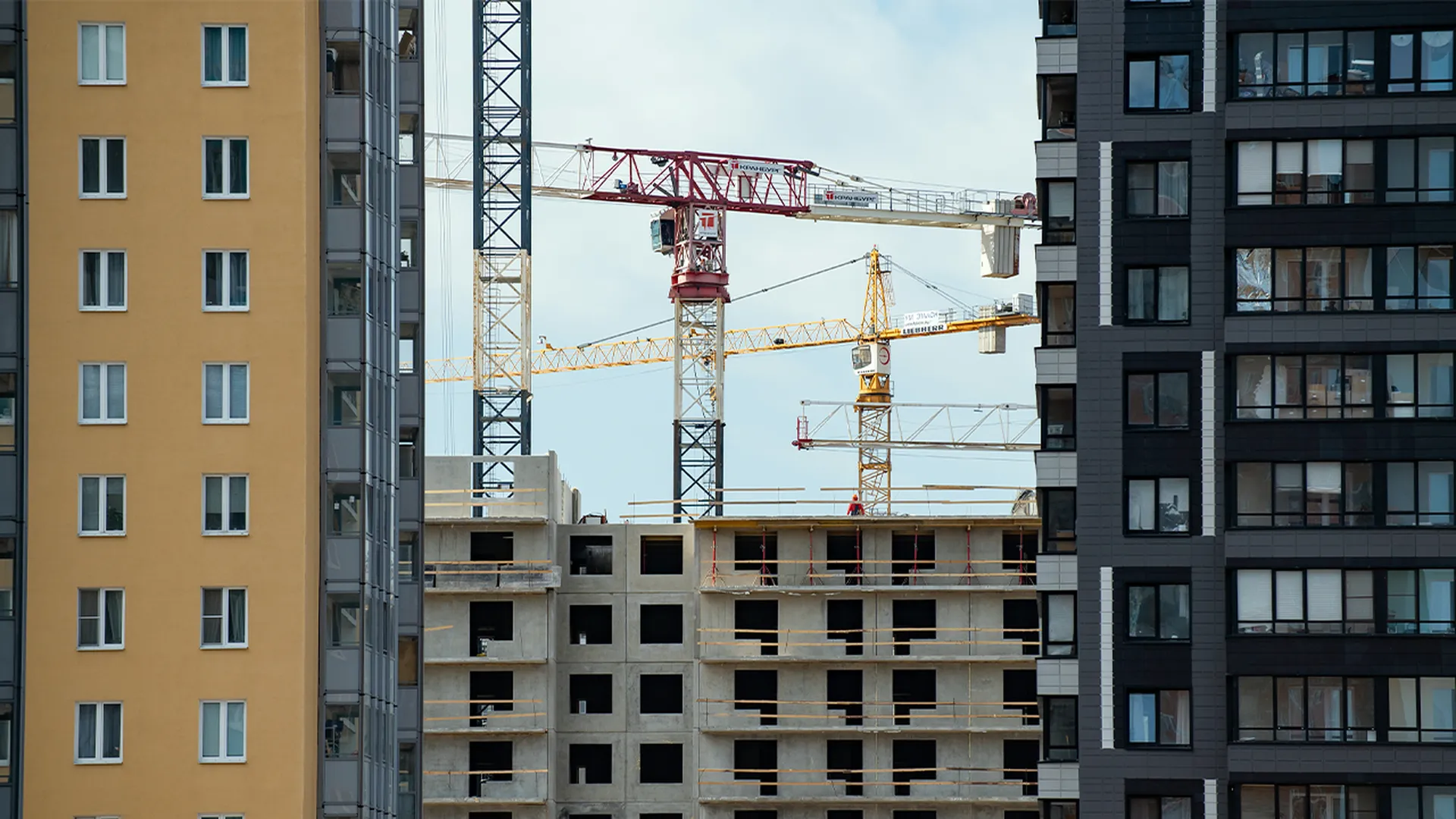 Настоящий «черный день»: стало известно, как отмена льготной ипотеки может повлиять на строительную отрасль