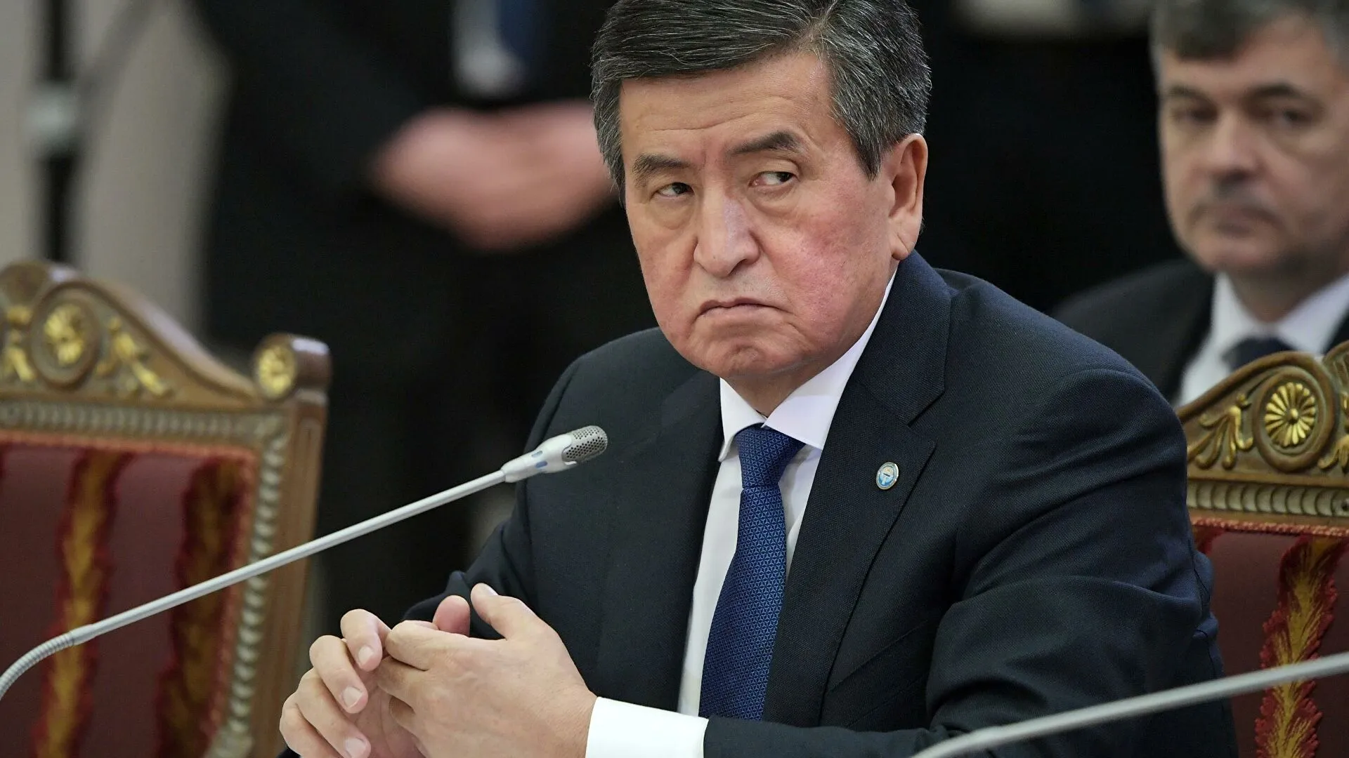 Внезапный уход президента Киргизии объяснили иллюзией благополучия