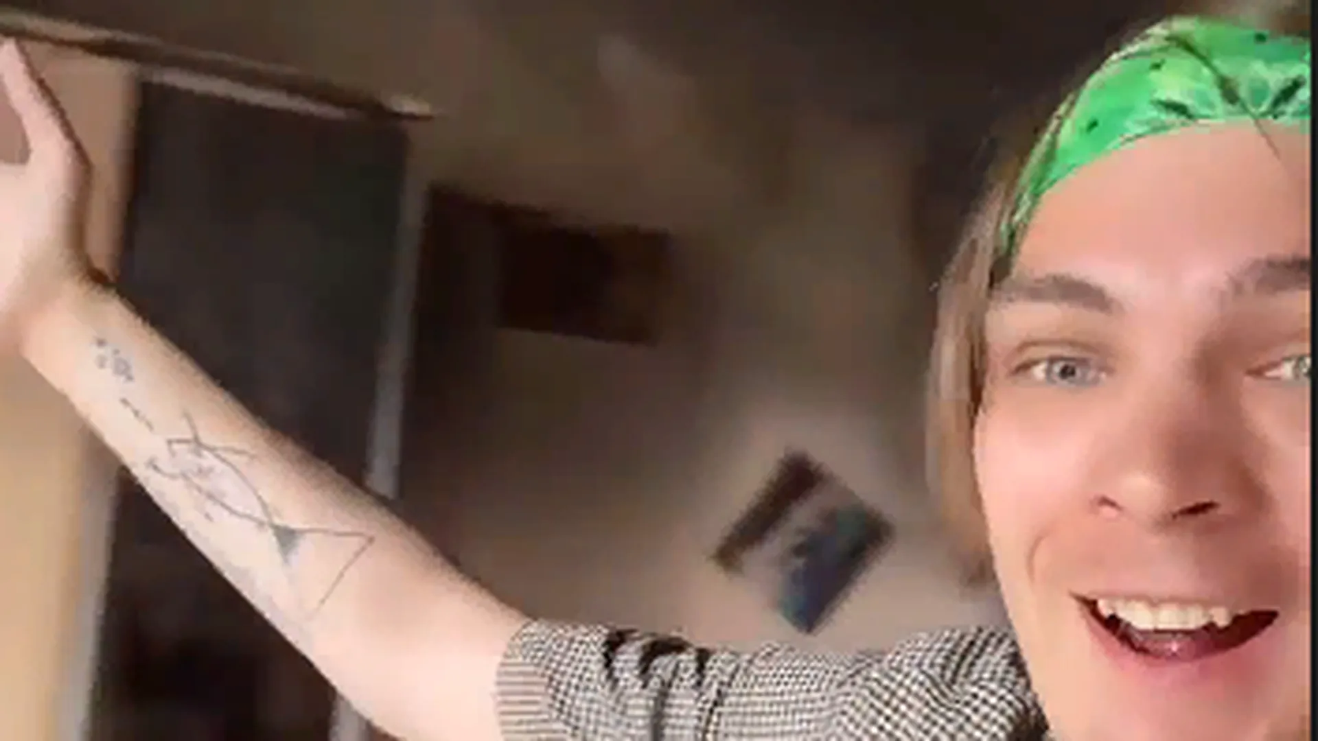 Слава КПСС показал видео из своей сгоревшей квартиры | 360°