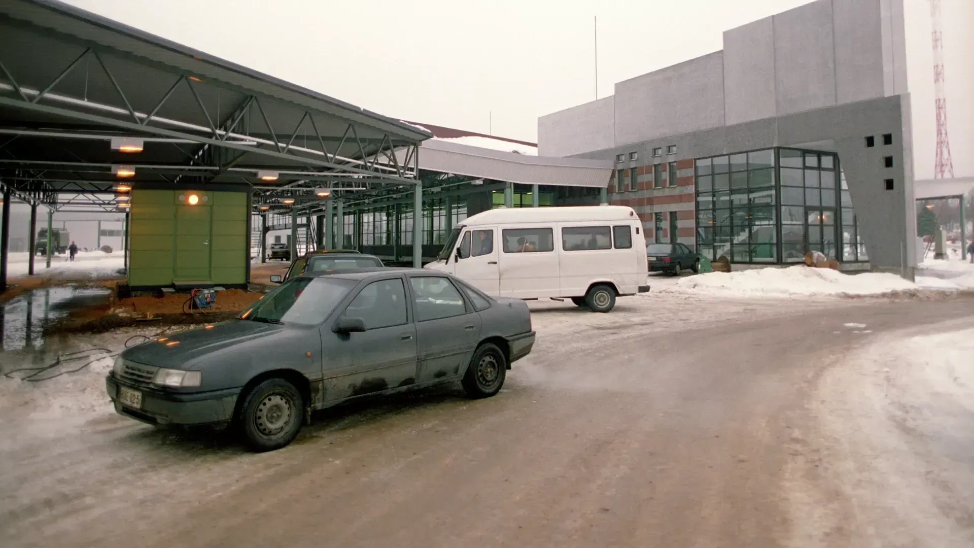 «КП в Молдове»: Литва вторые сутки не пропускает автобус из РФ, заставляя пассажиров отвечать чей Крым