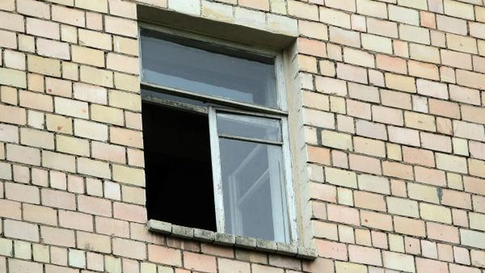 Десятиклассница случайно выпала с 11 этажа в Ленинском районе