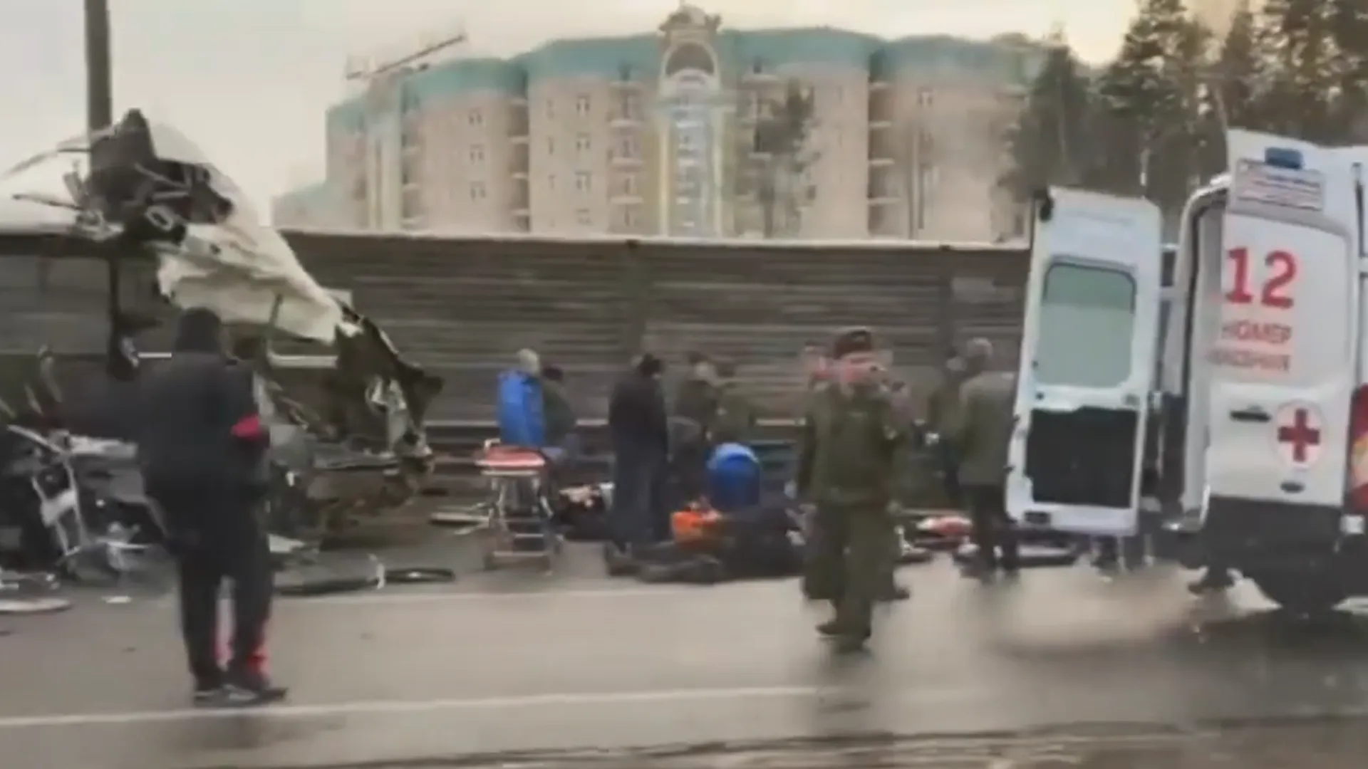 Водителя грузовика задержали после аварии с военными автобусами в Подмосковье — источник