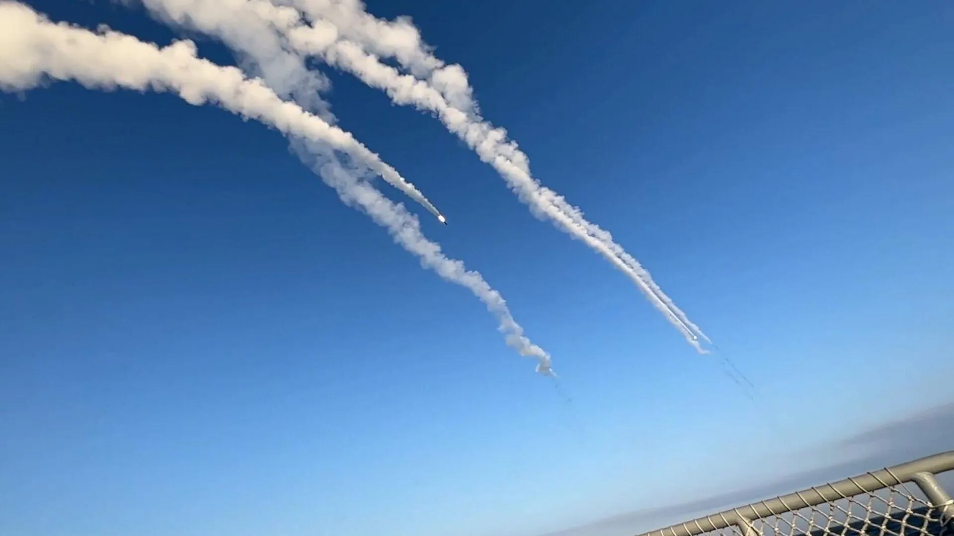 Появились кадры ракетного удара по эшелону ВСУ в Днепропетровской области