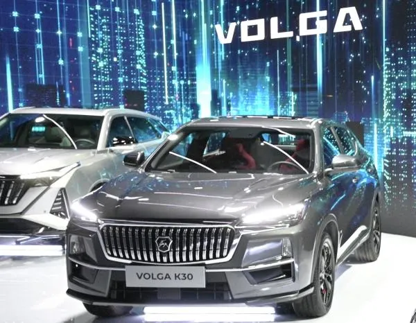 Новый автомобиль Volga К30 в павильоне марки Volga на выставке IX конференции «Цифровая индустрия промышленной России» в Нижнем Новгороде