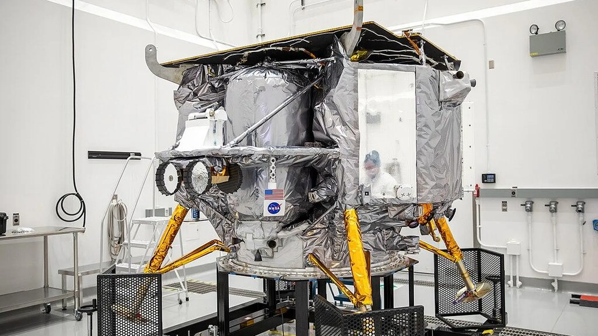 Peregrine — автоматическая межпланетная станция (посадочный модуль), разработанная для американской программы Commercial Lunar Payload Services, компанией Astrobotic Technology / NASA Kennedy Space Center / NASA / Isaac Watson