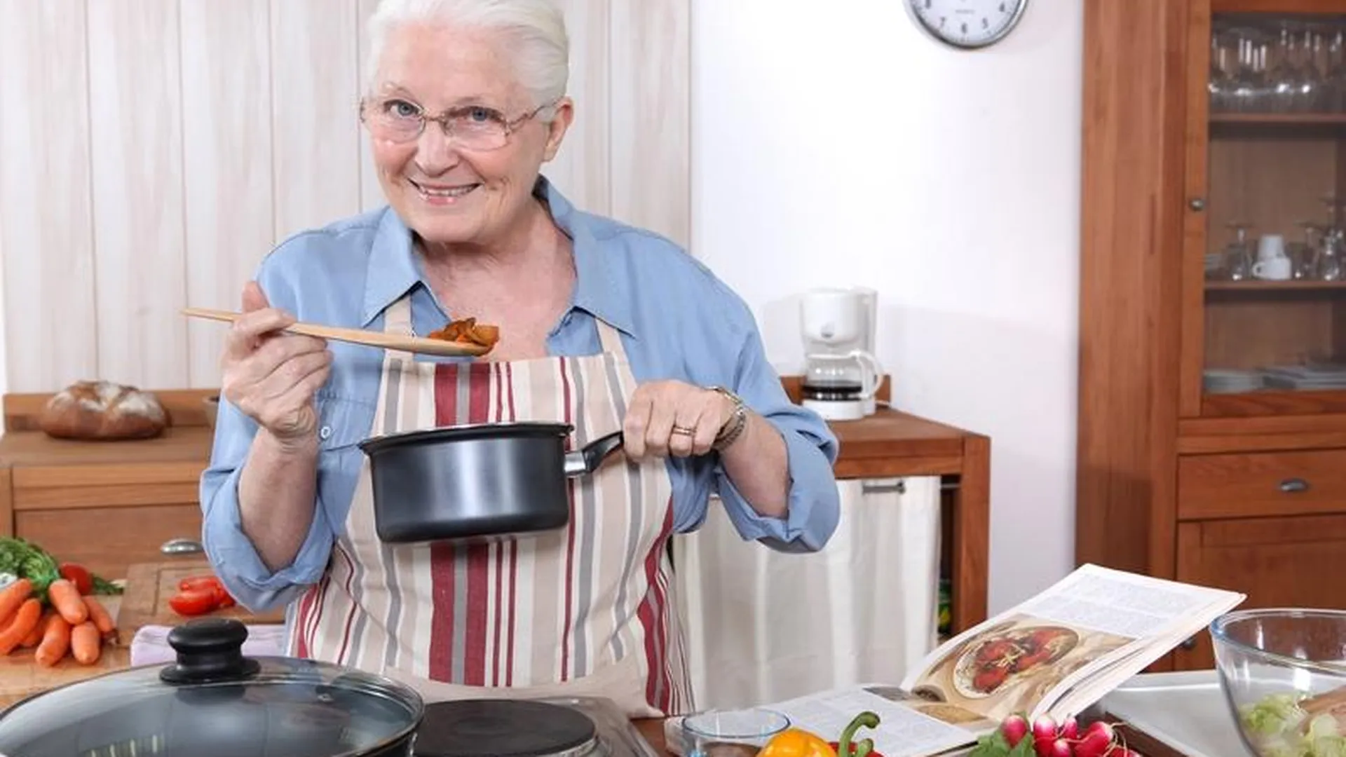 Главные по тарелочкам: как пенсионеры из Видного осваивают кулинарию