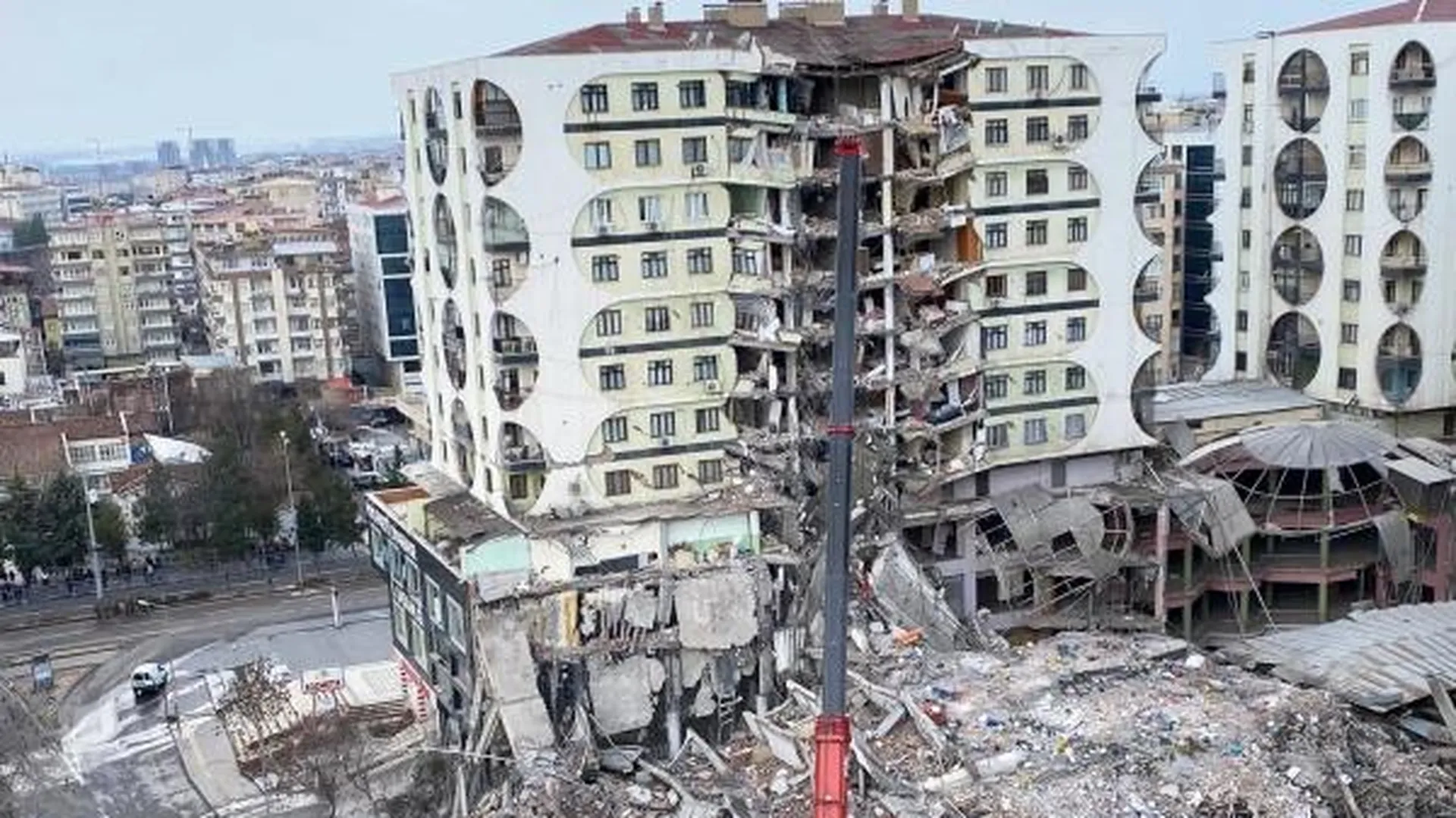 Мэра пострадавшего от землетрясения города Нурдагы задержали в Турции — СМИ