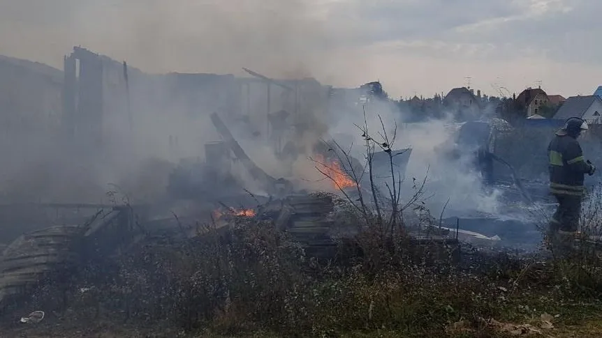Пожар площадью 600 «квадратов» произошел в нежилом здании в Пушкино
