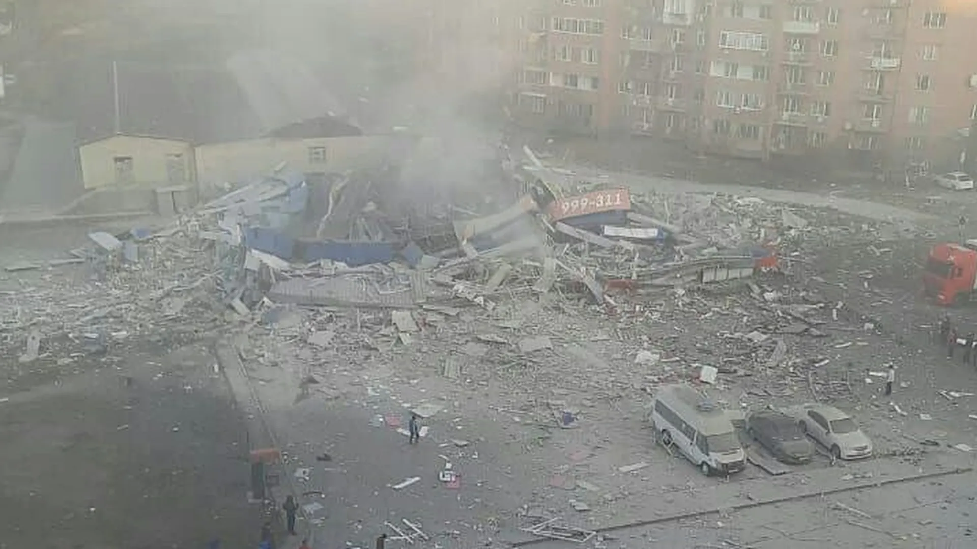Мощный взрыв разрушил магазин во Владикавказе. Видео