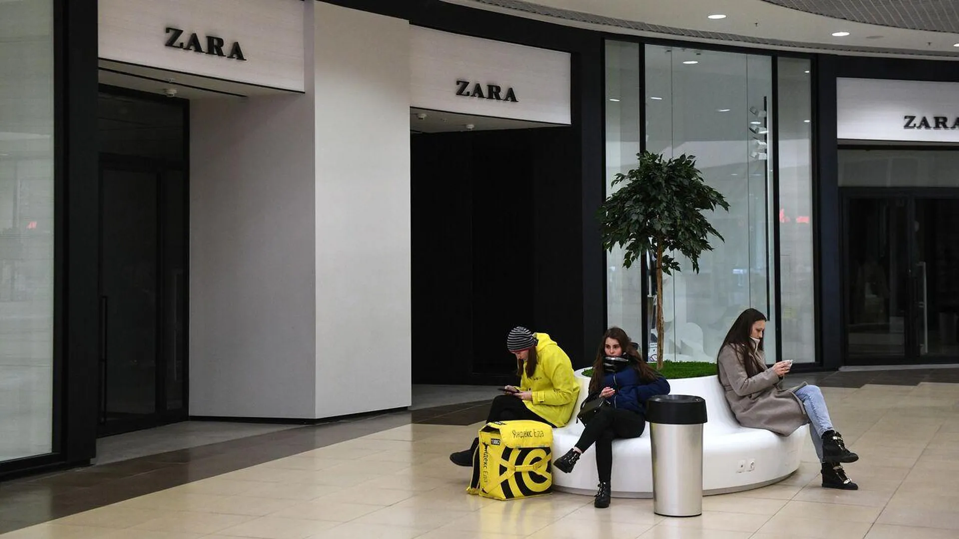 Первые магазины Zara под новым управлением откроются в России этой весной